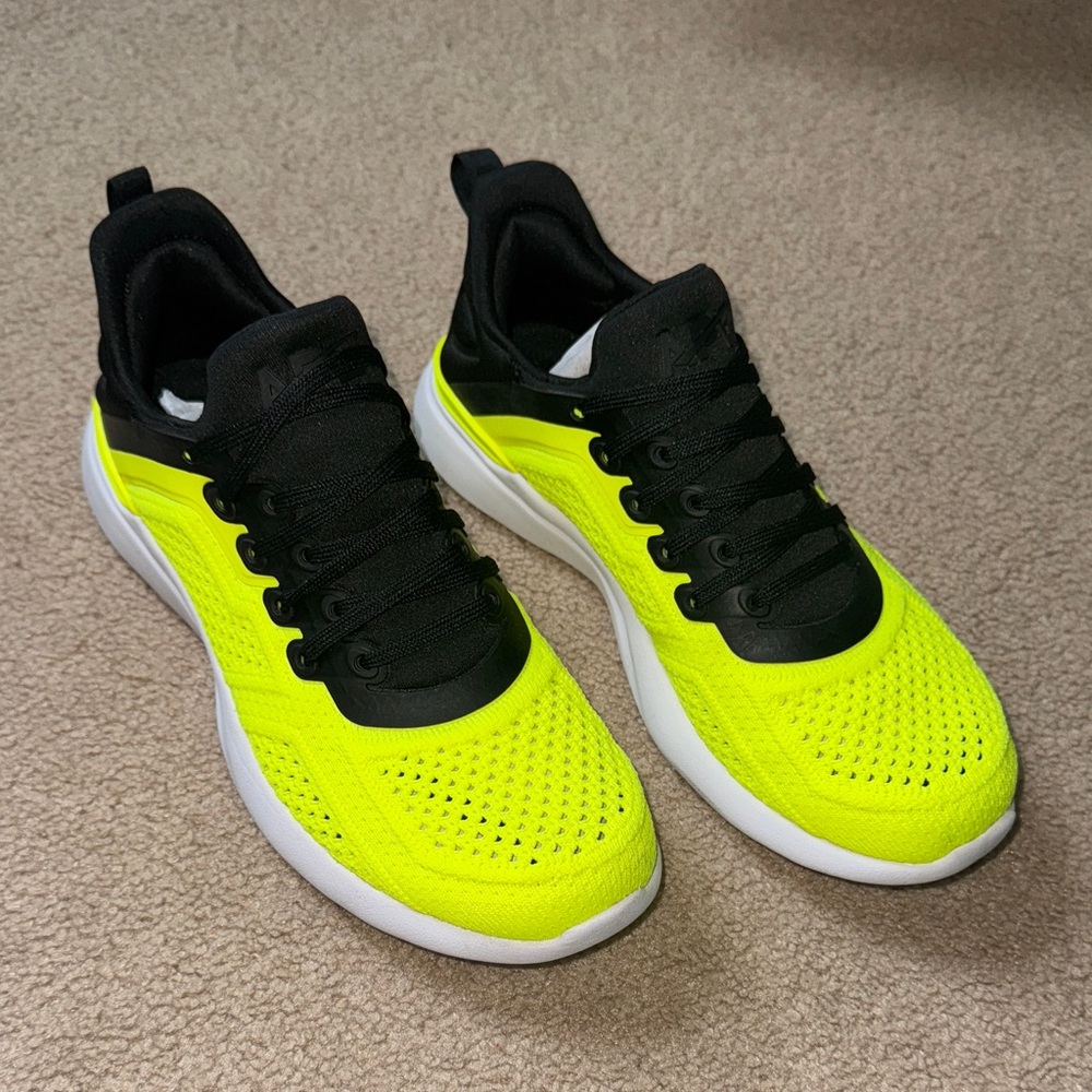 APL Techloom Tracer sneaker energy women’s size 5.5